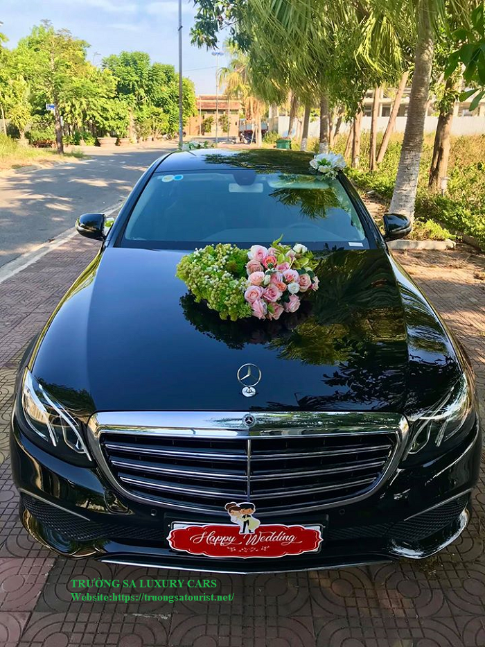 thue-xe-cuoi-mercedes-benz-e200-tai-da-nang-ruoc-dau-(1)