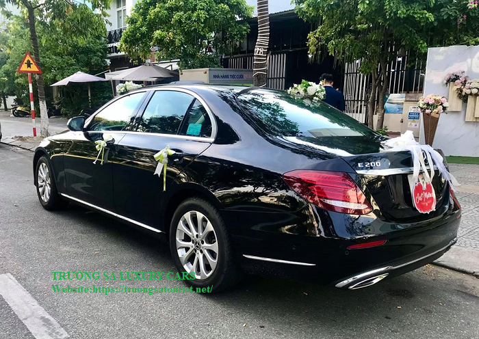 thue-xe-cuoi-mercedes-benz-e200-tai-da-nang-ruoc-dau-(4)