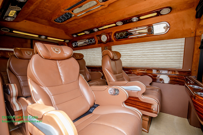 thue-xe-dcar-limousine-9-cho-tai-hoi-an-(2)