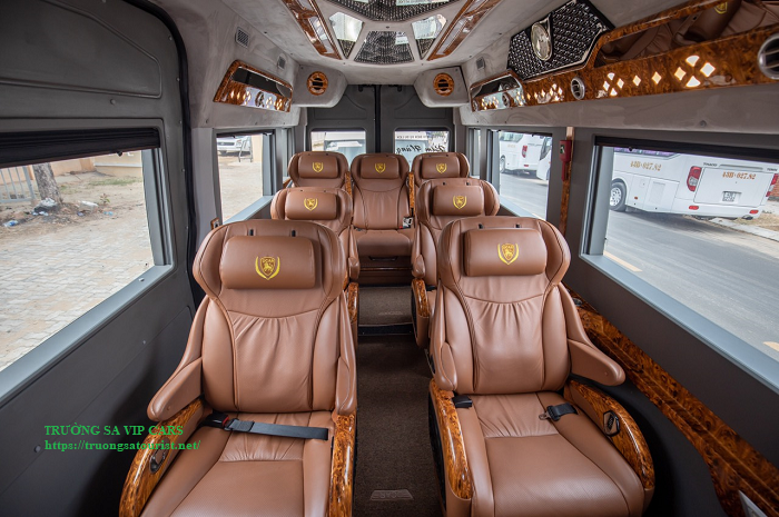 thue-xe-dcar-limousine-9-cho-tai-hoi-an-(3)