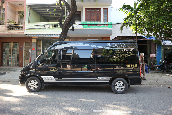 thue-xe-dcar-limousine-ford-9-cho-tai-da-nang-(1)