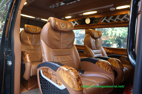 thue-xe-dcar-limousine-ford-9-cho-tai-da-nang-(3)
