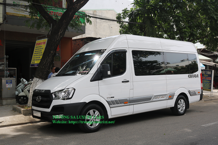 thue-xe-dcar-solati-limousine-12-cho-tai-hoi-an-da-nang-(1)