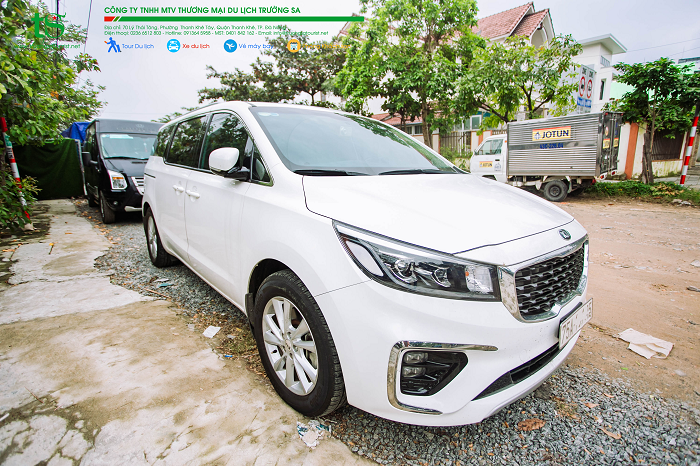 thue-xe-du-lich-kia-sedona-7-cho-tai-quy-nhon-di-phu-yen-(1).