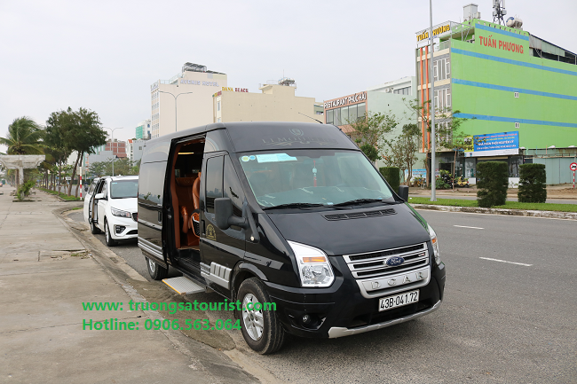 thue-xe-ford-limousine-9-cho-tai-hue-da-nang-hoi-an-(4)