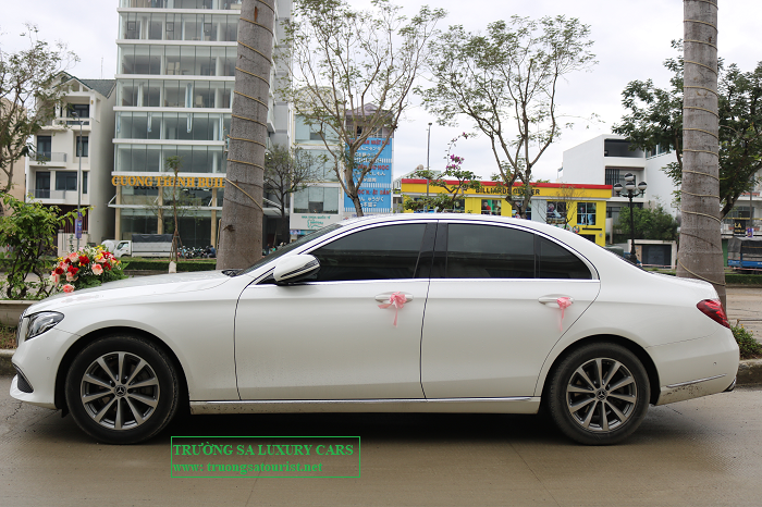 thue-xe-hang-sang-mercedes-benz-e200-tai-da-nang-(1)