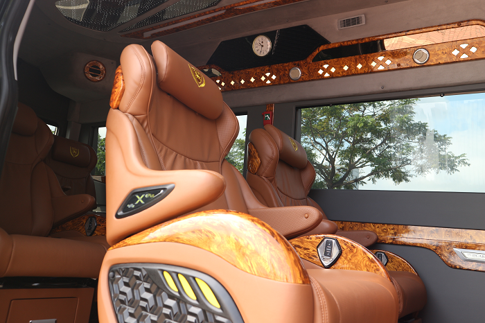 thue-xe-limousine-9-cho-tai-da-nang-gia-re-(2)