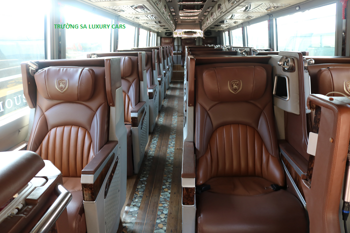 thue-xe-universe-limousine-29-cho-tai-da-nang-(2)