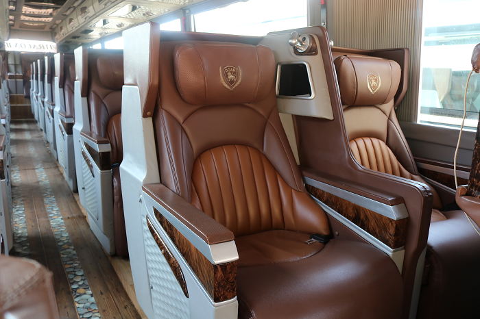 thue-xe-universe-limousine-29-cho-tai-da-nang-(3)