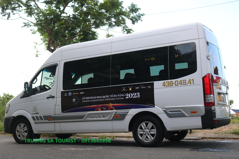 thue-xe-vip-limousine-9-cho-hue-da-nang-hoi-an-(2)