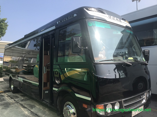 xe-fuso-dcar-limousine-17-cho-cho-thue-tai-da-nang-(1)